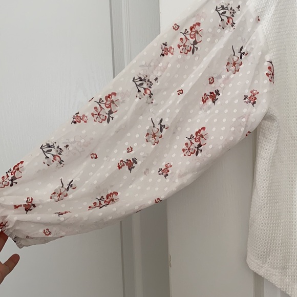 Cream and floral sweater - Picture 2 of 2